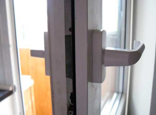 Регулировка балконной двери своими руками: пошаговая инструкция - фото