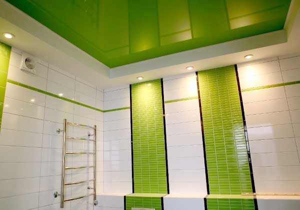 Как выбрать натяжной потолок в ванной комнате - фото