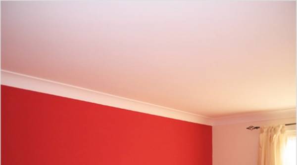 Как с помощью шпаклевки выровнять потолок? - фото