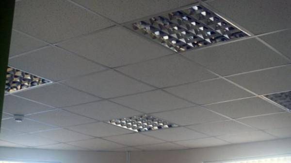 Рассчитываем светильники для потолка Армтсронг - фото
