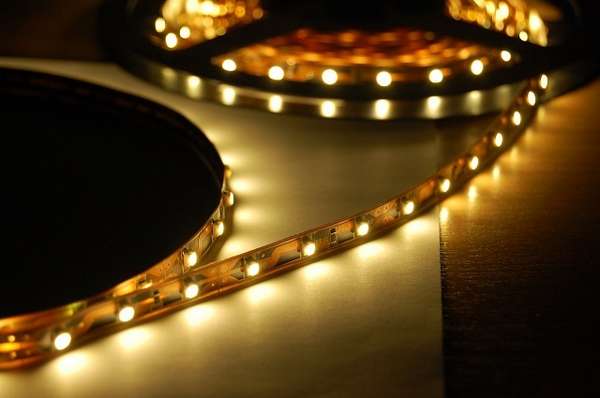 Светодиодная лента для подсветки потолков - фото